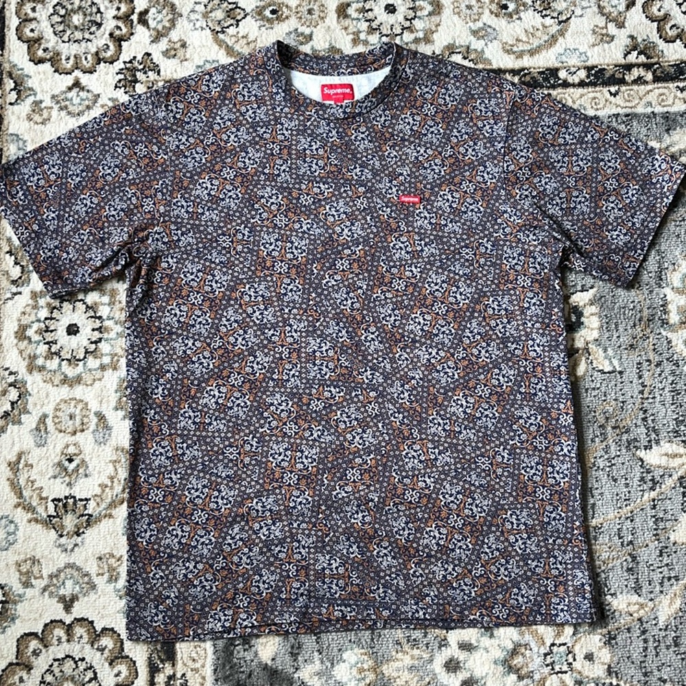 Supreme men’s small box logo tee shirt, size medium, used, good condition
